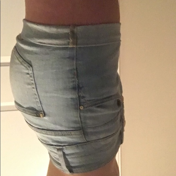 High-waisted, three button blue shorts. Size 3. - Picture 2 of 6